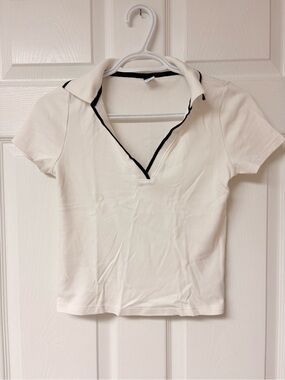 OLD NAVY Women’s White Polo-Style Short Sleeve Top with Black Trim, Size XS